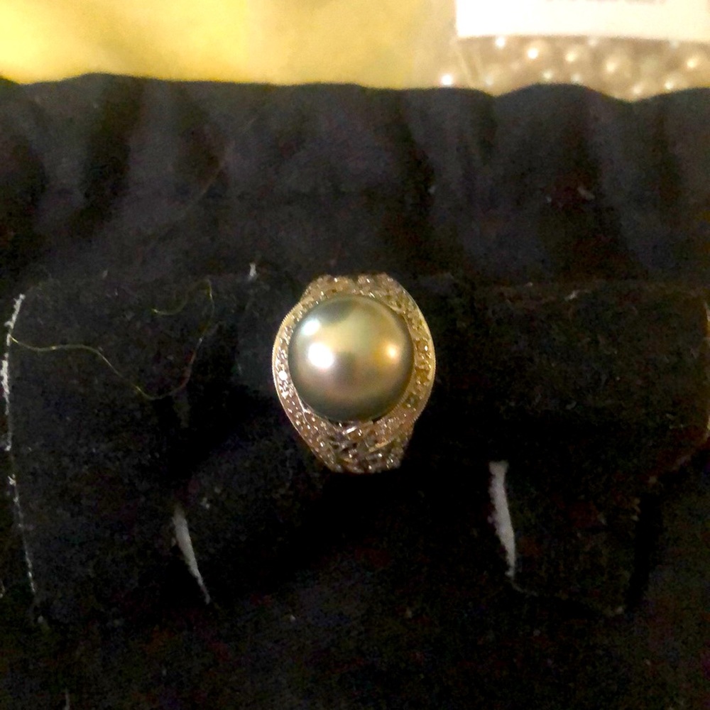 18 k perfect round shape south seas pearl approx 11 or 12 mm gray pearl diamonds